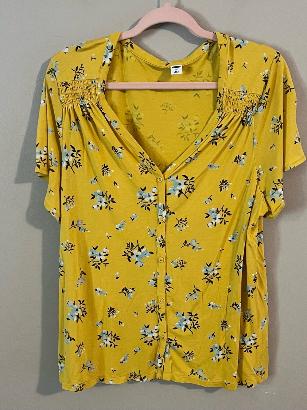 $6❤️Bundled Old Navy Yellow Floral Shirt